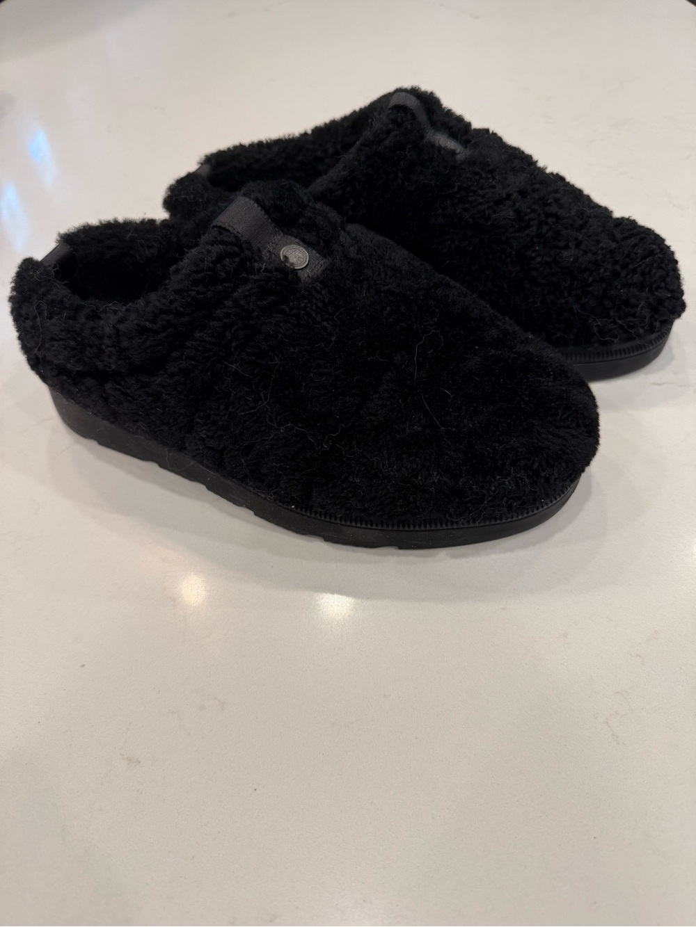 Canada Goose Porteau black shearling mules